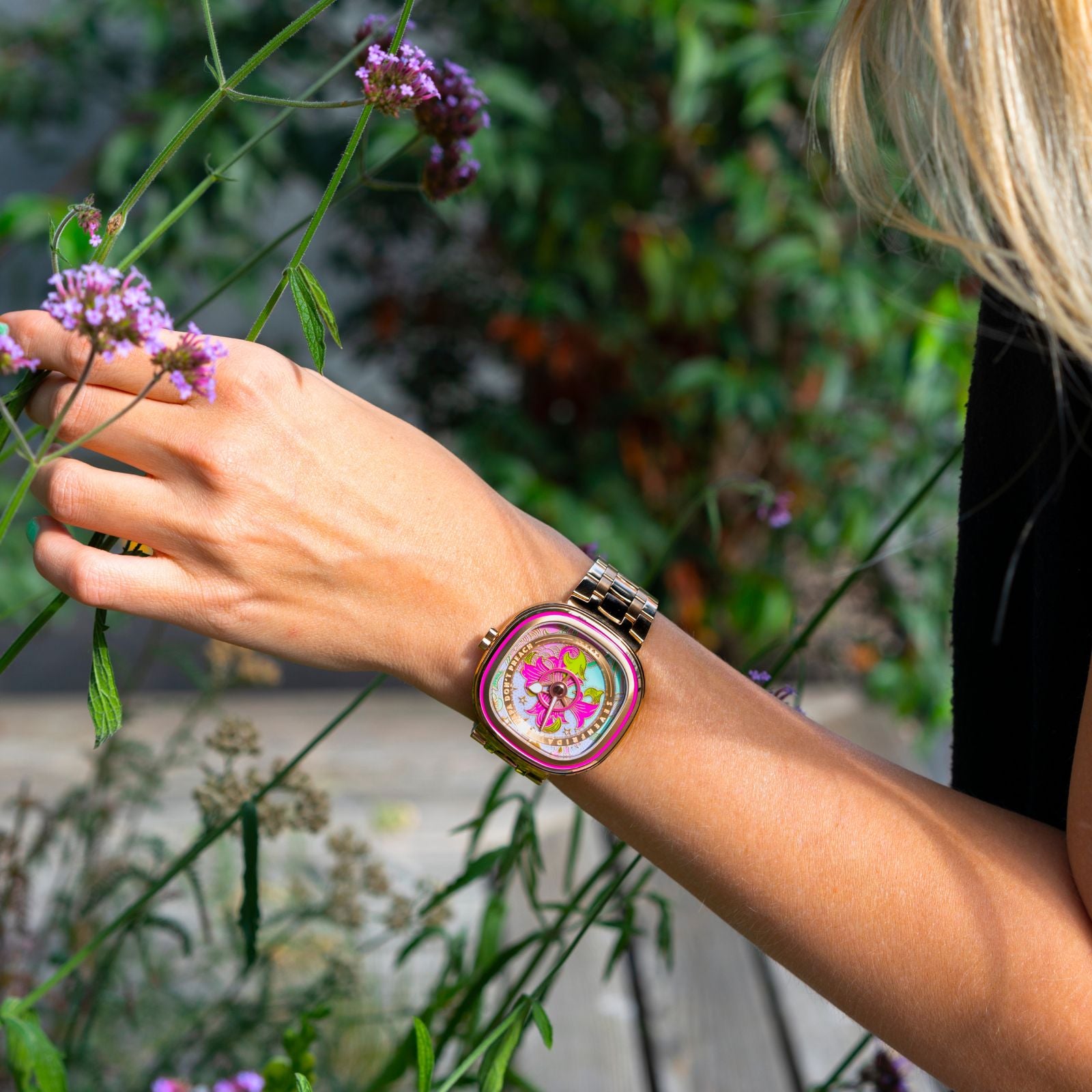 SEVENFRIDAY日本公式オンラインショップ｜機械美×独自デザインの腕時計