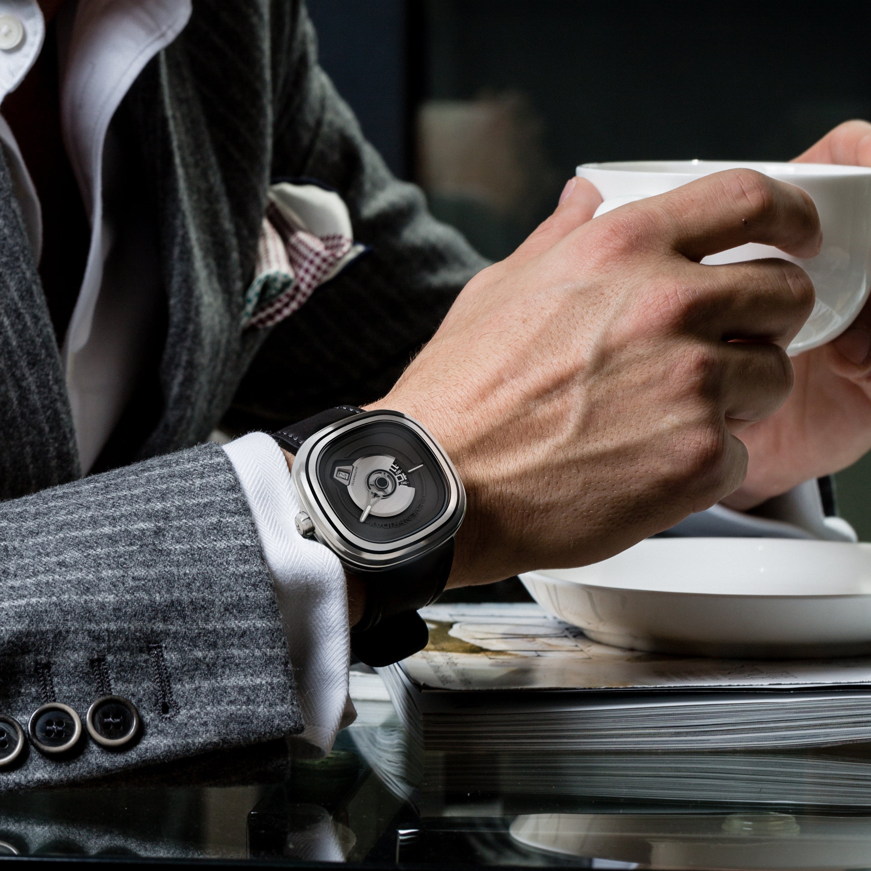 SEVENFRIDAY PE1/01｜レトロフューチャー×インダストリアルな新時代