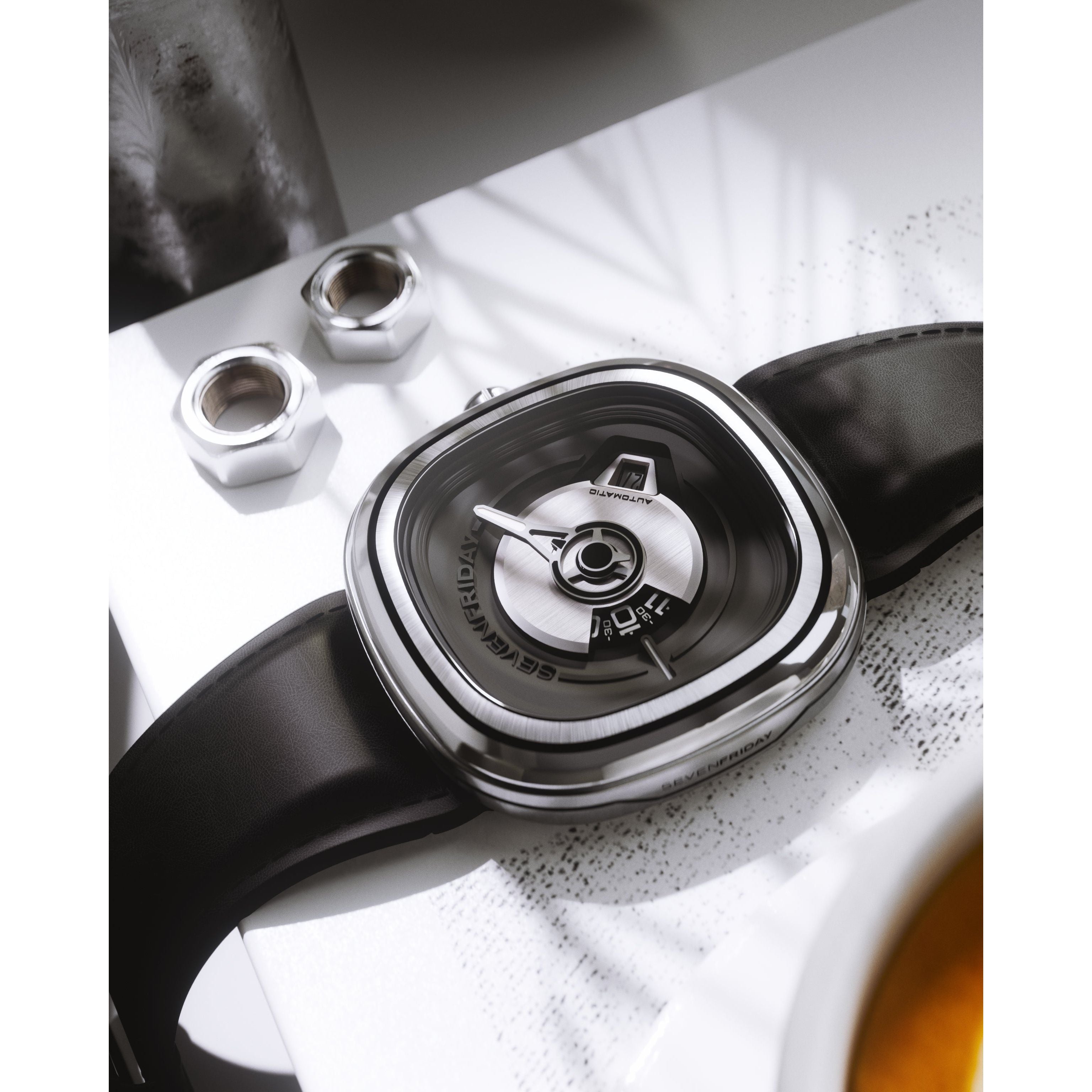 SEVENFRIDAY PE1/01｜レトロフューチャー×インダストリアルな新時代