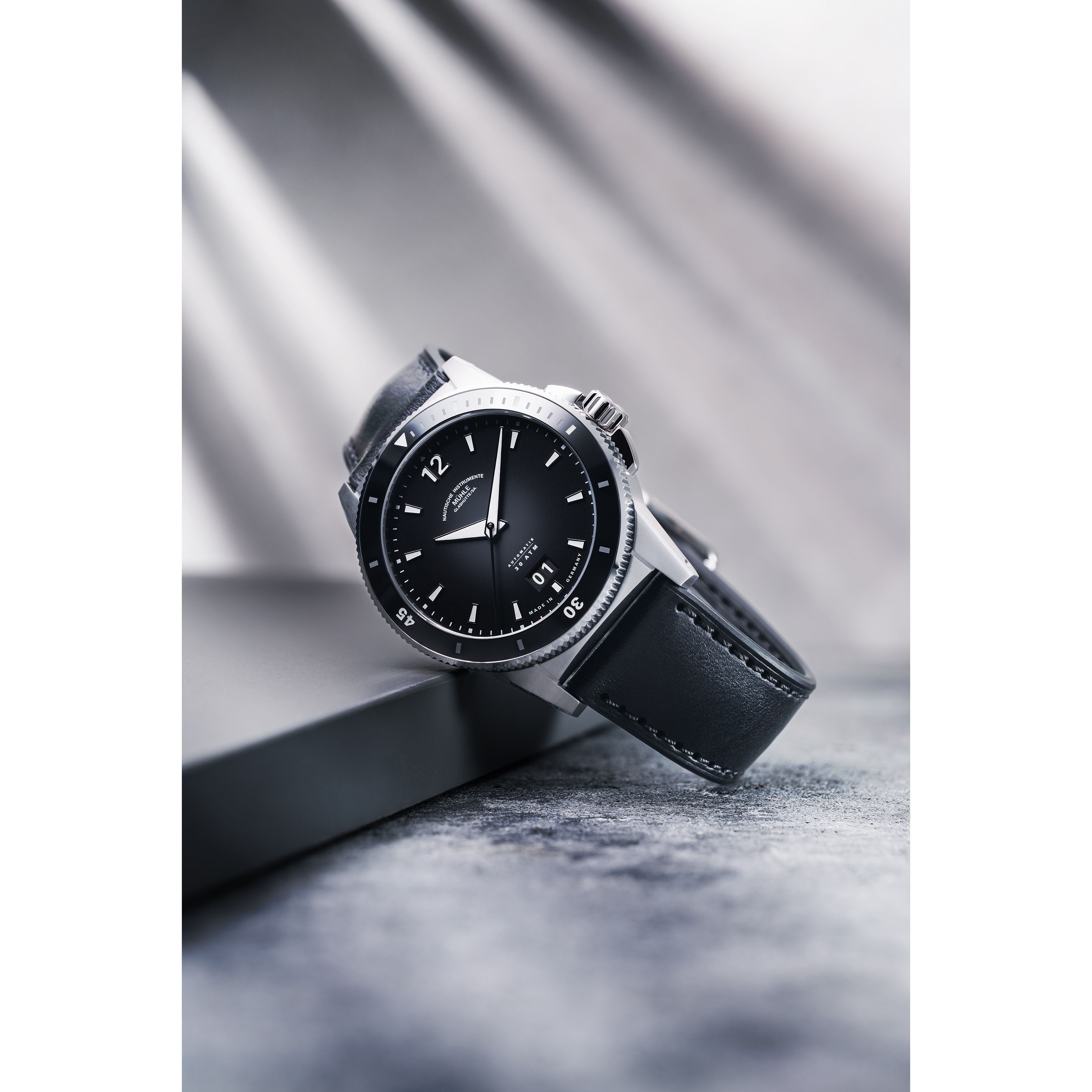 Mühle Glashütte Sportivo Big Date -レザーストラップ｜30気圧防水