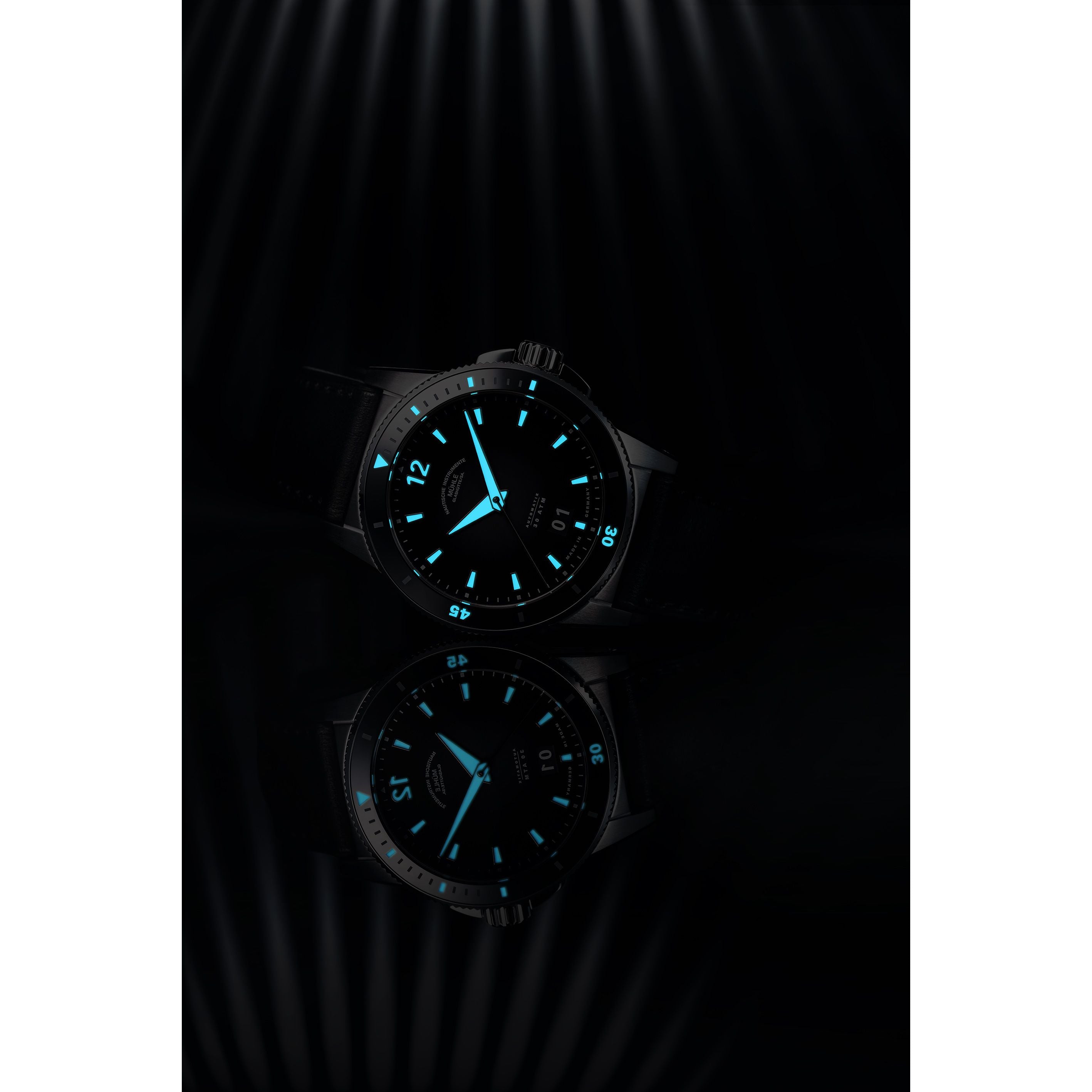 Mühle Glashütte Sportivo Big Date -テキスタイルストラップ｜30気圧