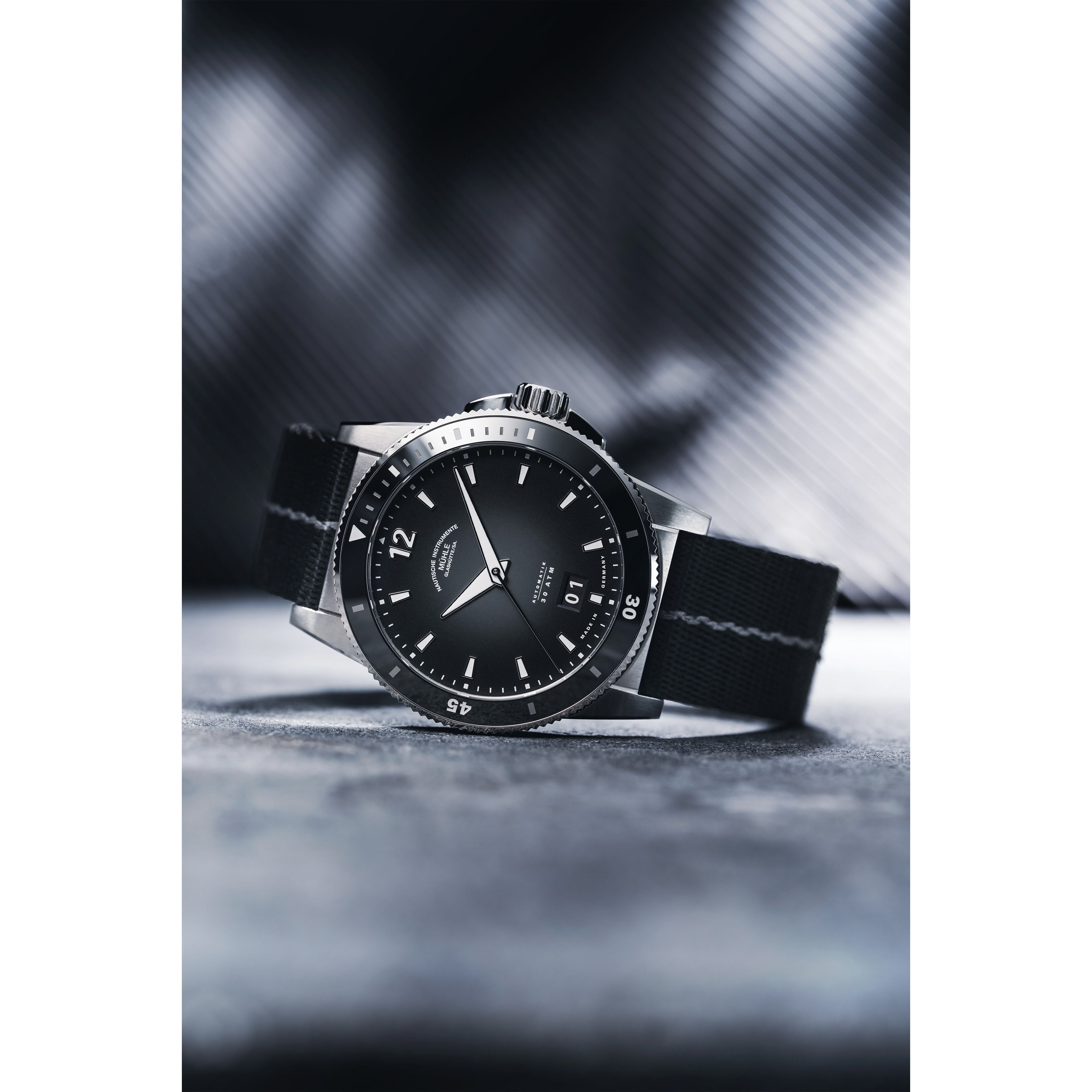 Mühle Glashütte Sportivo Big Date -テキスタイルストラップ｜30気圧
