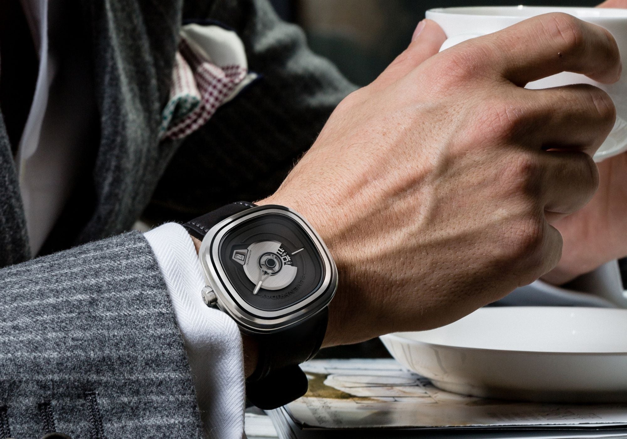 SEVENFRIDAY 腕時計 ブラック スクエア型 新品・中古 セブンフライデー（SEVEN FRIDAY）の時計一覧/中野の